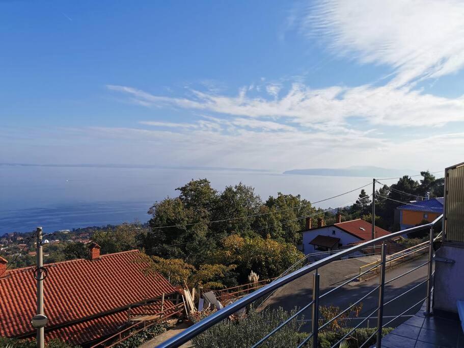 Ferienwohnung Mit 180° Meerblick Dobreć 外观 照片