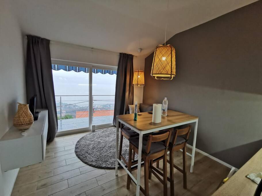Ferienwohnung Mit 180° Meerblick Dobreć 外观 照片