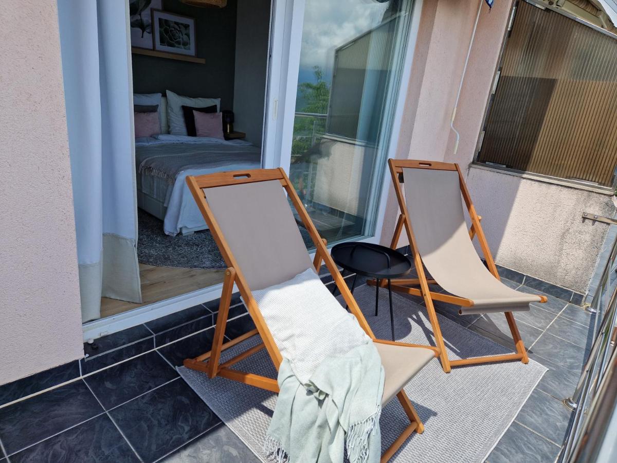 Ferienwohnung Mit 180° Meerblick Dobreć 外观 照片