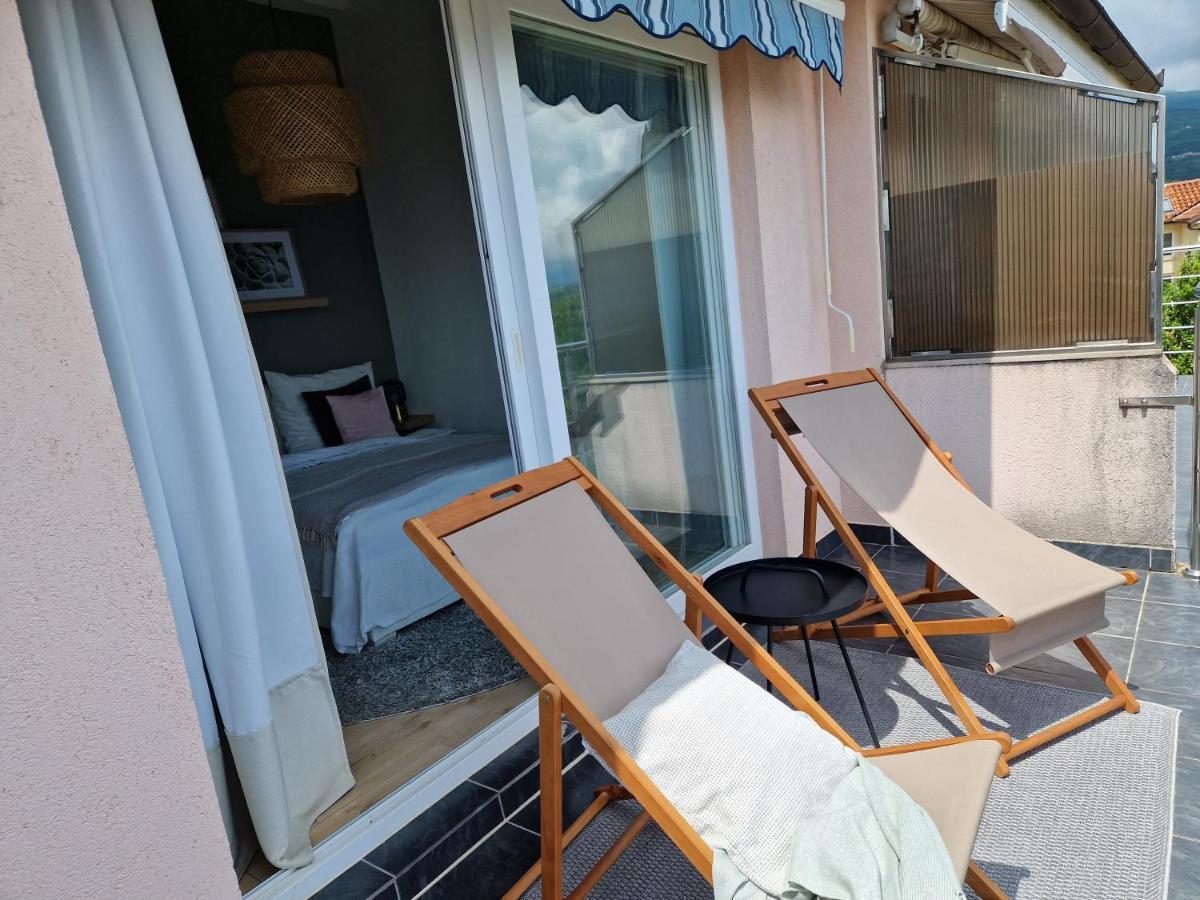 Ferienwohnung Mit 180° Meerblick Dobreć 外观 照片