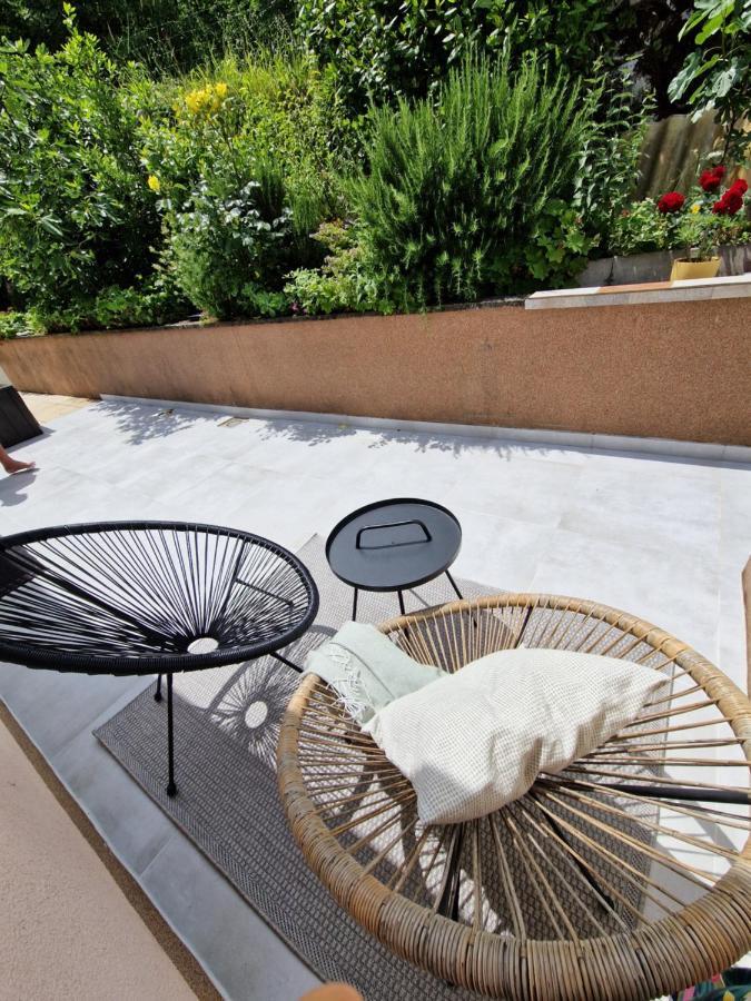 Ferienwohnung Mit 180° Meerblick Dobreć 外观 照片
