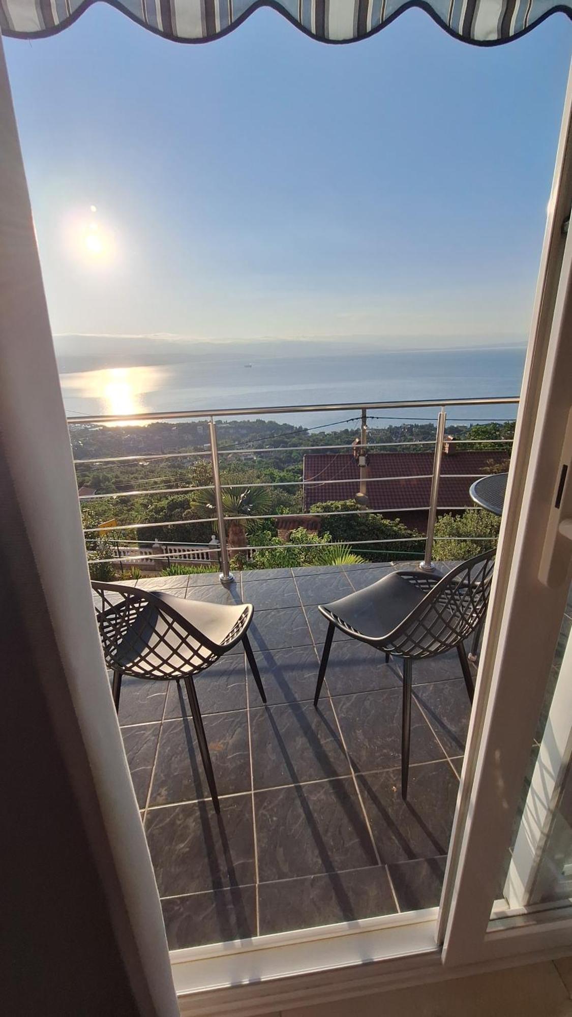 Ferienwohnung Mit 180° Meerblick Dobreć 外观 照片